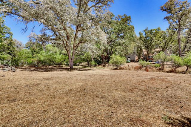 11969 Walnut Ct, Auburn, CA 95602