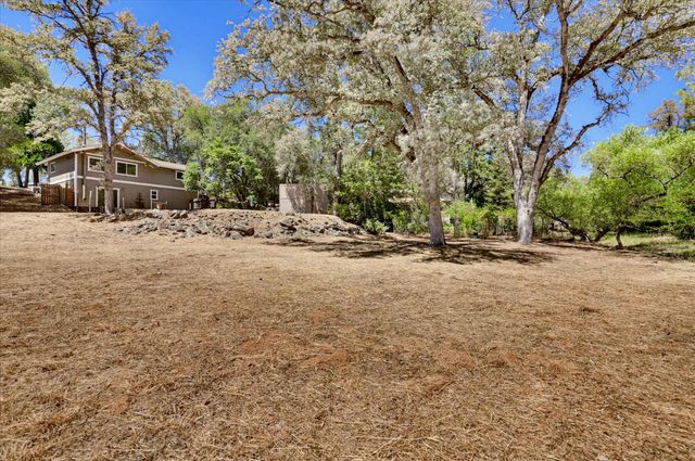 11969 Walnut Ct, Auburn, CA 95602