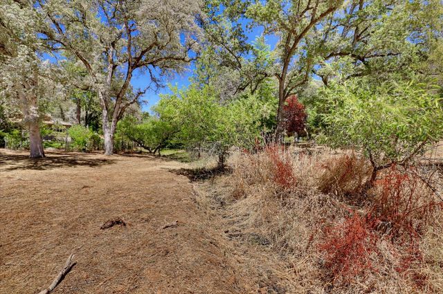 11969 Walnut Ct, Auburn, CA 95602