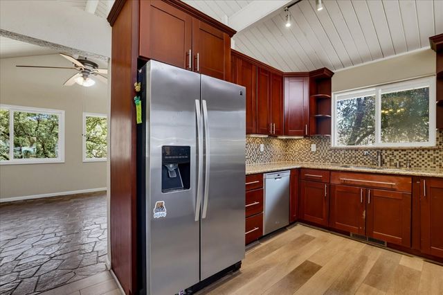 11969 Walnut Ct, Auburn, CA 95602
