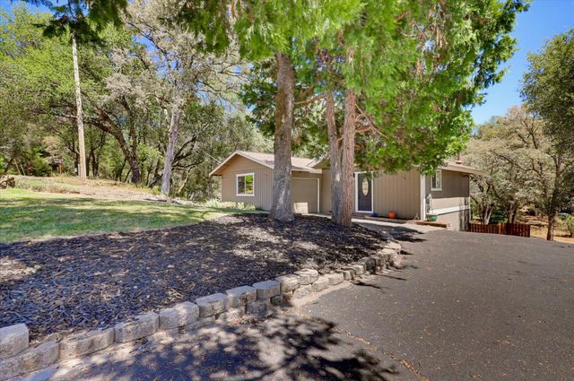 11969 Walnut Ct, Auburn, CA 95602