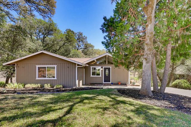 11969 Walnut Ct, Auburn, CA 95602