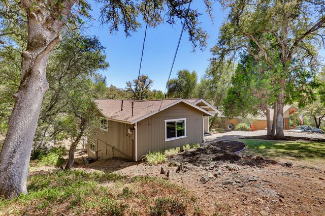 11969 Walnut Ct, Auburn, CA 95602
