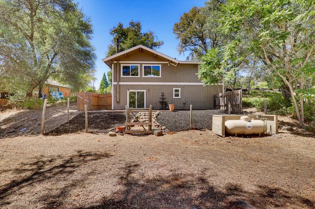11969 Walnut Ct, Auburn, CA 95602