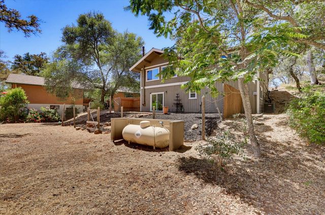 11969 Walnut Ct, Auburn, CA 95602