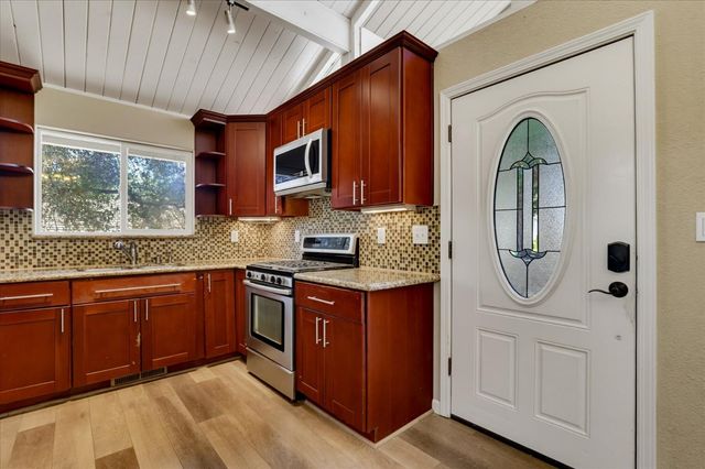 11969 Walnut Ct, Auburn, CA 95602
