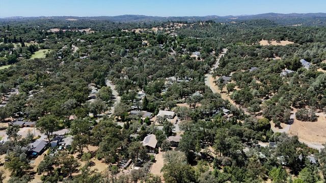 11969 Walnut Ct, Auburn, CA 95602