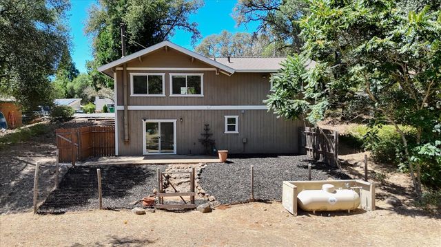 11969 Walnut Ct, Auburn, CA 95602