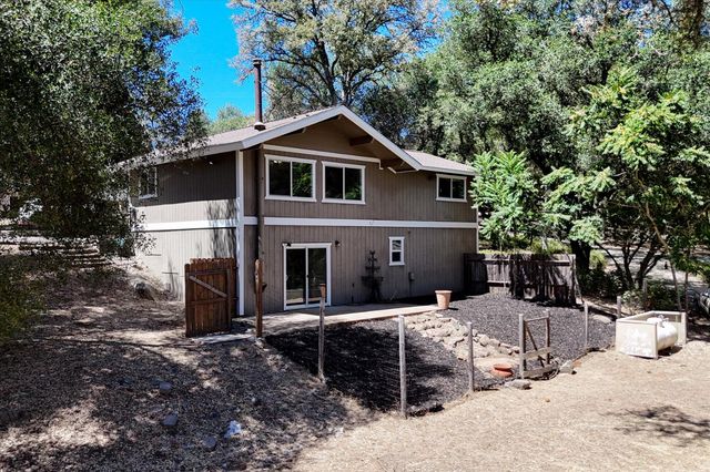 11969 Walnut Ct, Auburn, CA 95602