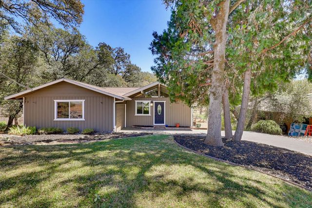 11969 Walnut Ct, Auburn, CA 95602