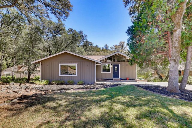 11969 Walnut Ct, Auburn, CA 95602