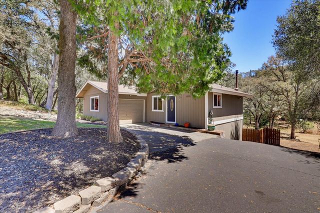 11969 Walnut Ct, Auburn, CA 95602