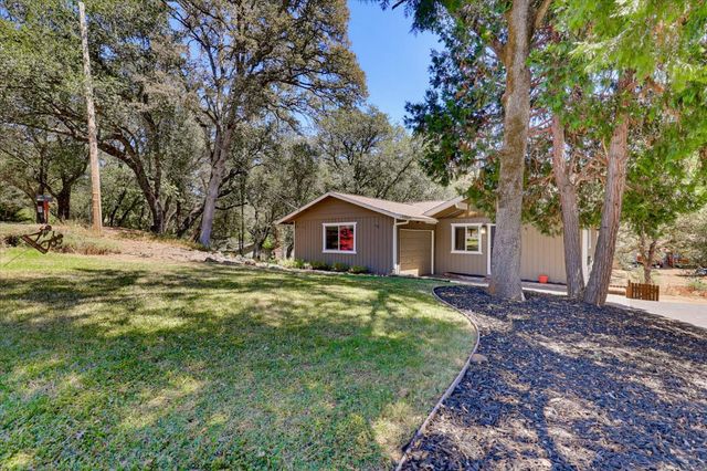 11969 Walnut Ct, Auburn, CA 95602
