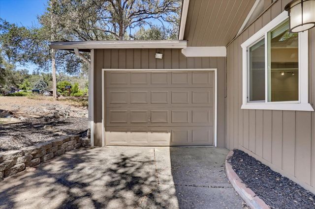 11969 Walnut Ct, Auburn, CA 95602