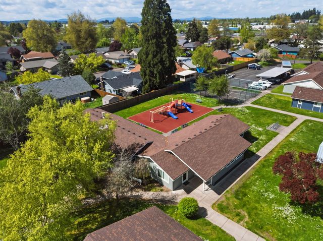 3659 W 18th Avenue, Eugene, OR 97402