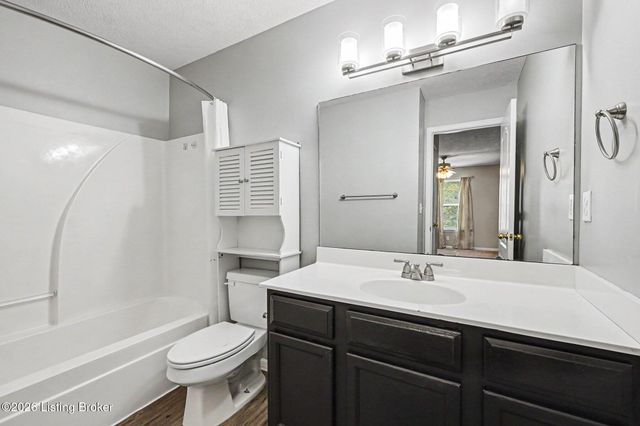 9100 Hawthorne Pointe Dr 201, Louisville, KY 40272