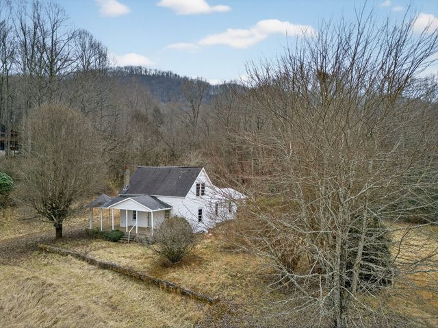 1917 Fairview Road, Andrews, NC 28901