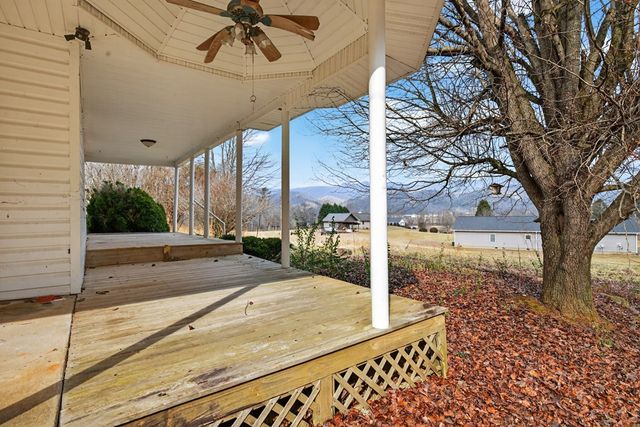 1917 Fairview Road, Andrews, NC 28901