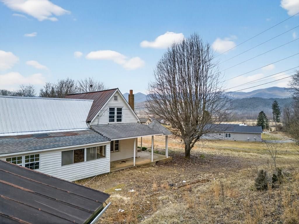 1917 Fairview Road, Andrews, NC 28901