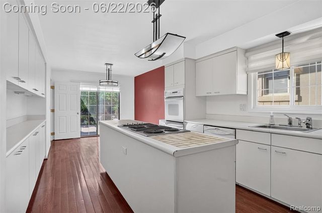 6190 Celeste Road, West Bloomfield, MI 48322