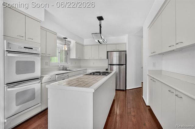 6190 Celeste Road, West Bloomfield, MI 48322