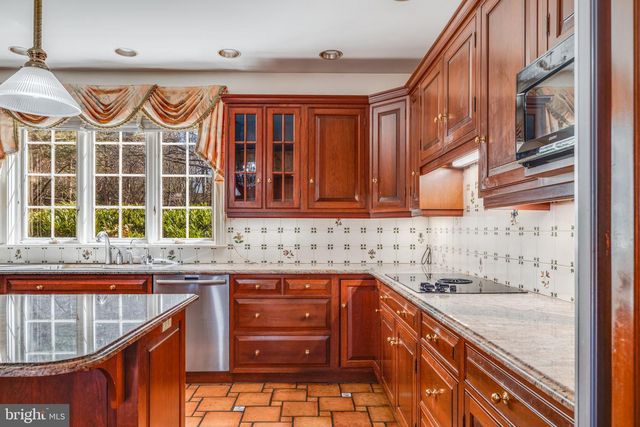 1821 MUSEUM RD, Wyomissing, PA 19610