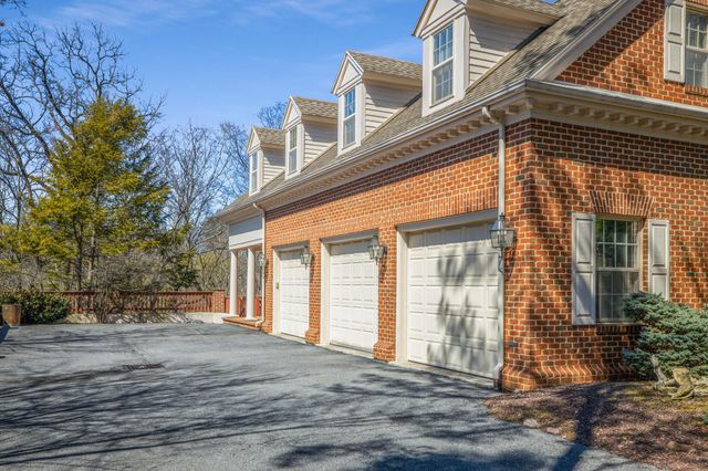 1821 MUSEUM RD, Wyomissing, PA 19610