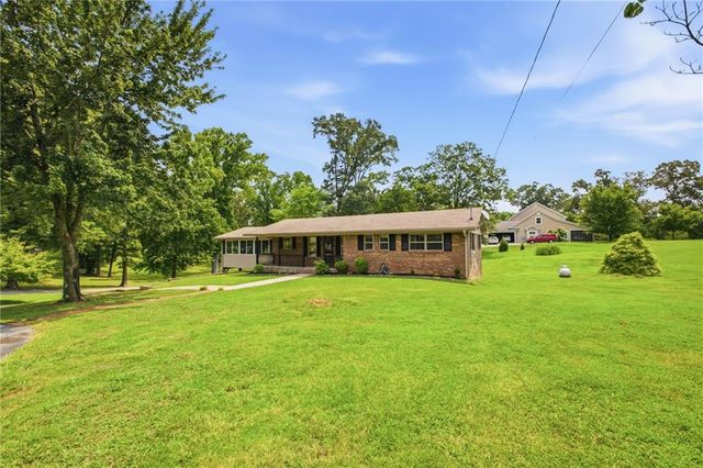 379 Hunt Road NW, Calhoun, GA 30701