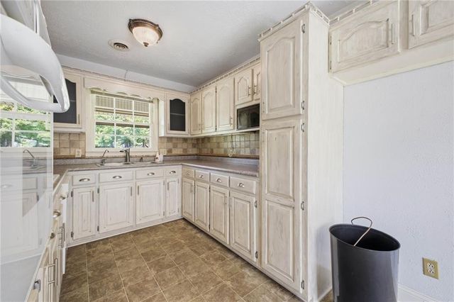 379 Hunt Road NW, Calhoun, GA 30701