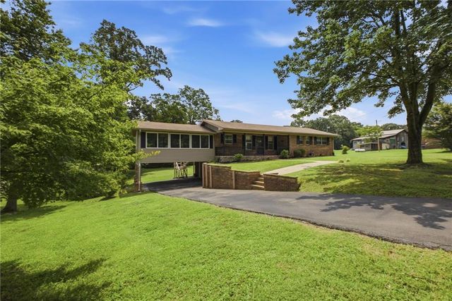 379 Hunt Road NW, Calhoun, GA 30701