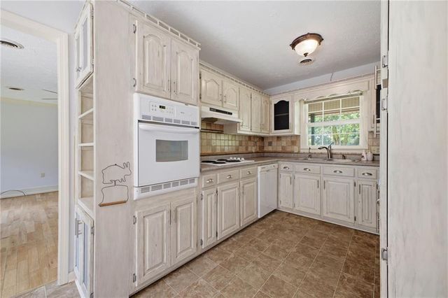 379 Hunt Road NW, Calhoun, GA 30701