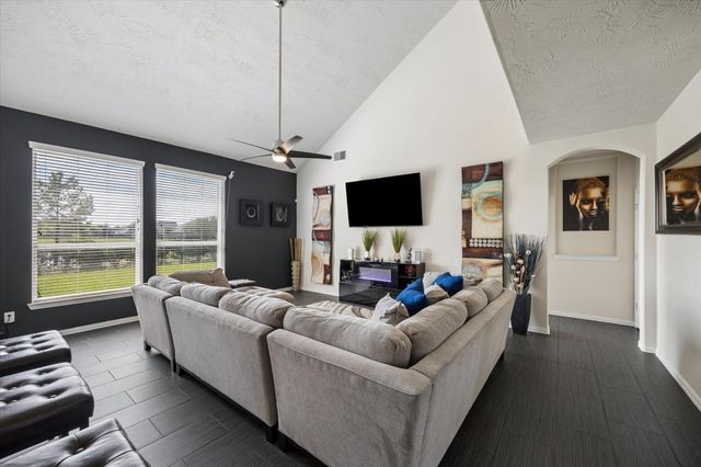 1822 Luminous Waters Lane, Rosharon, TX 77583