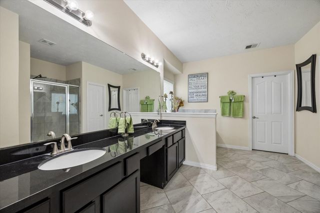 1822 Luminous Waters Lane, Rosharon, TX 77583