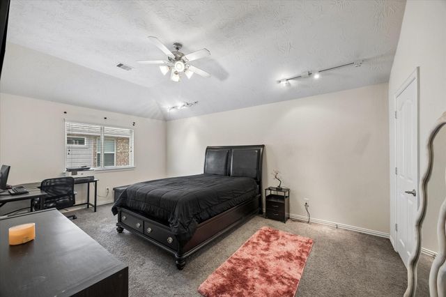 1822 Luminous Waters Lane, Rosharon, TX 77583