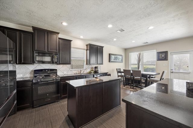 1822 Luminous Waters Lane, Rosharon, TX 77583