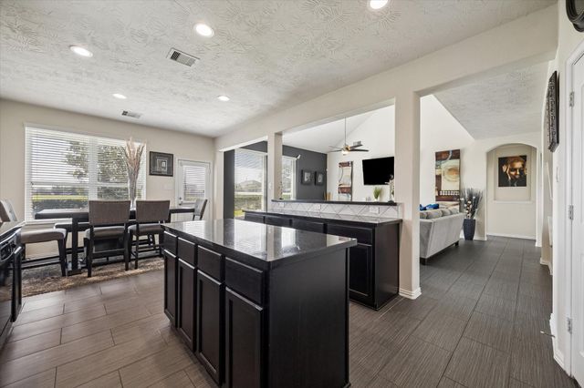 1822 Luminous Waters Lane, Rosharon, TX 77583