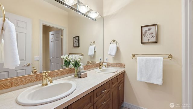 15622 Uplands Way SE, North Bend, WA 98045