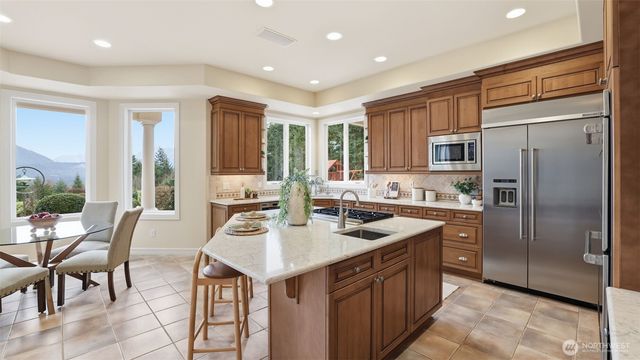 15622 Uplands Way SE, North Bend, WA 98045