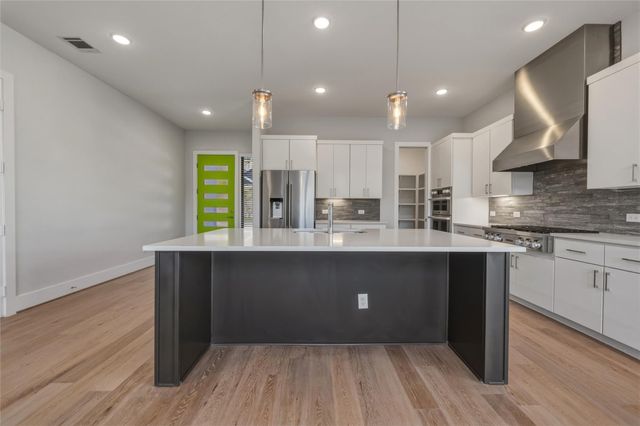 1006 Barrie DR, Lakeway, TX 78734