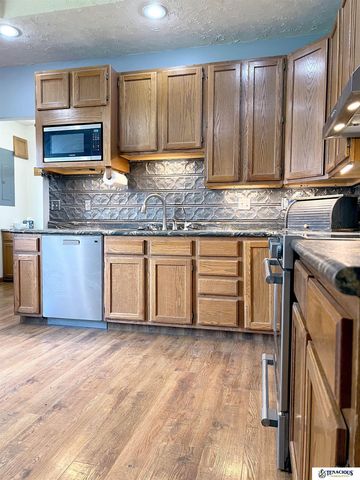 105 E York Avenue, Dewitt, NE 68341