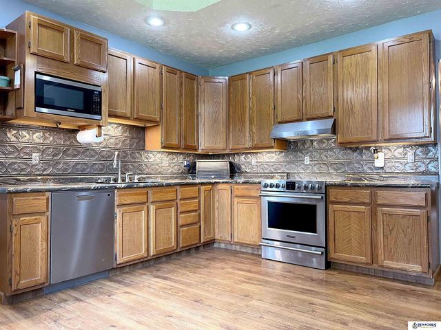 105 E York Avenue, Dewitt, NE 68341