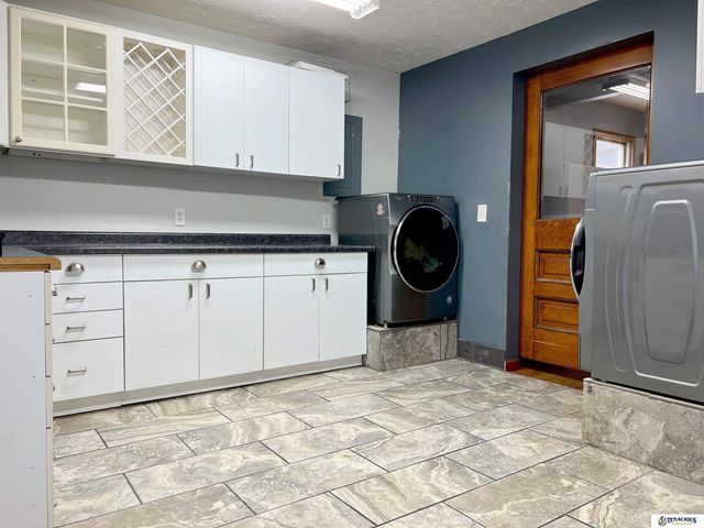 105 E York Avenue, Dewitt, NE 68341