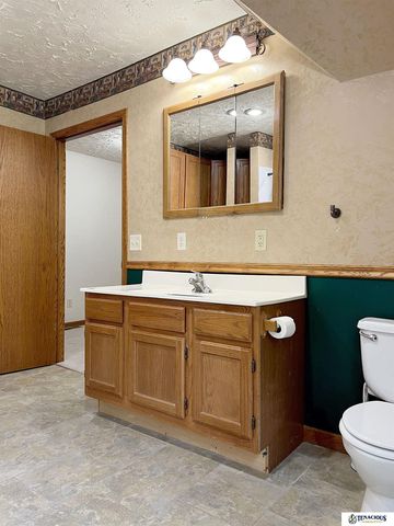 105 E York Avenue, Dewitt, NE 68341