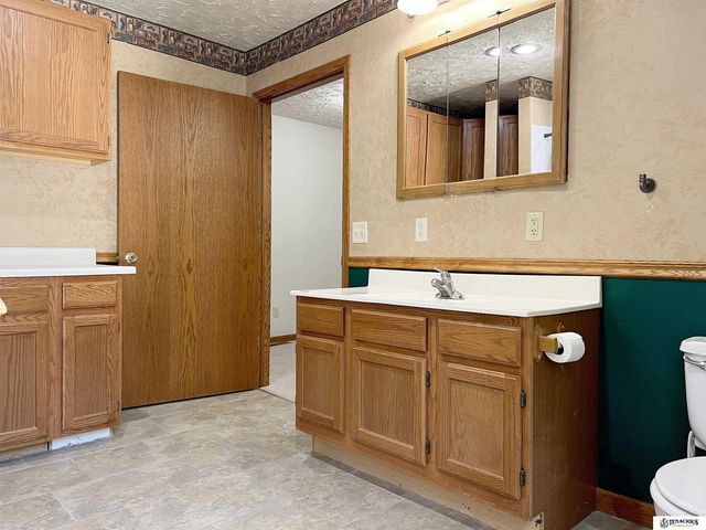 105 E York Avenue, Dewitt, NE 68341