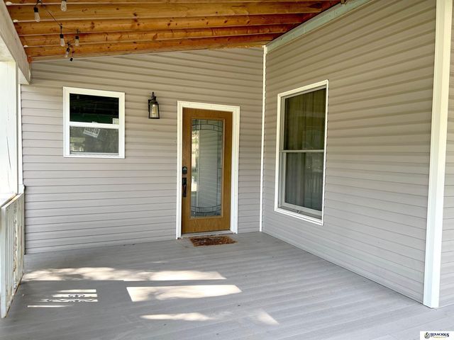 105 E York Avenue, Dewitt, NE 68341