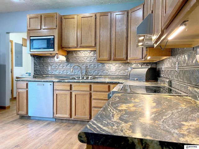 105 E York Avenue, Dewitt, NE 68341