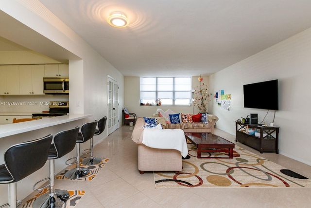 5825 Collins Ave 2E, Miami Beach, FL 33140