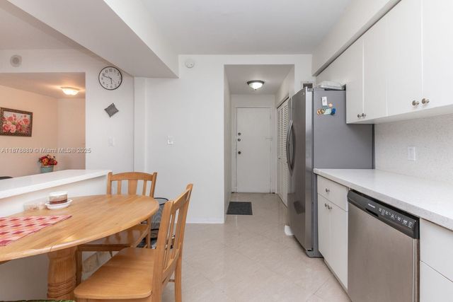 5825 Collins Ave 2E, Miami Beach, FL 33140