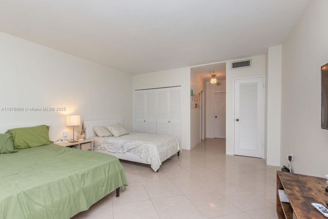 5825 Collins Ave 2E, Miami Beach, FL 33140