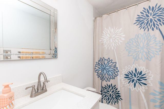 5825 Collins Ave 2E, Miami Beach, FL 33140